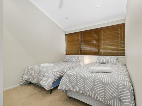 A Superb Location For Enjoying The Best Of Noosa - Unit 2/69 Noosa Parade - Kawana Tourism 1