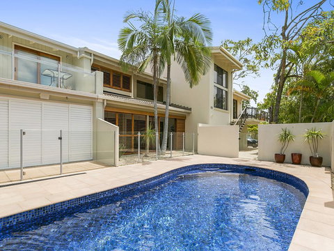 A Superb Location For Enjoying The Best Of Noosa - Unit 2/69 Noosa Parade - Kawana Tourism 0