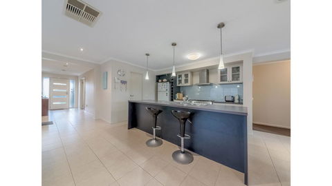 A TOUCH OF CLASS - PET FRIENDLY (OUTSIDE ONLY) - Kawana Tourism 3