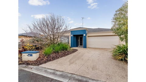 A TOUCH OF CLASS - PET FRIENDLY (OUTSIDE ONLY) - Kawana Tourism 0