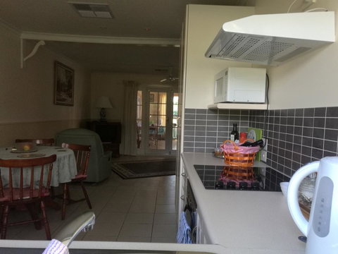 A Victor Harbour Retreat Aldinga Tony's Music Cottage - Kawana Tourism 0