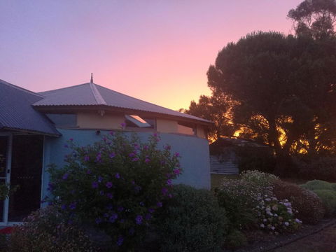 A Victor Harbour Retreat Aldinga-The Round Cottage - Kawana Tourism 1