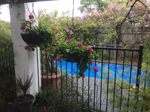 Aarn House B&B Airport Accommodation - Kawana Tourism 3