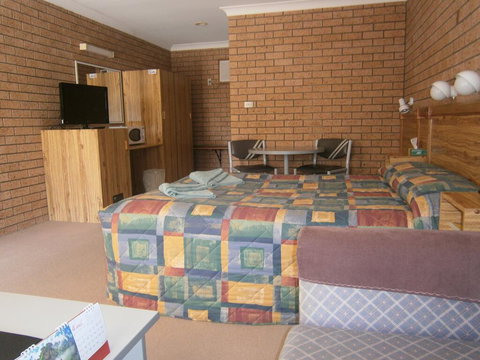Aaron Inn Motel - Kawana Tourism 2