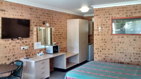Aberdeen Motel - Kawana Tourism 1