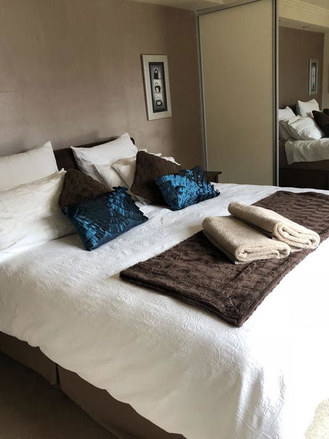 About Time Retreats- Studio Seven - Kawana Tourism 3