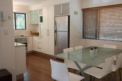 Absolute Beachfront - Mooloolaba - Kawana Tourism 1