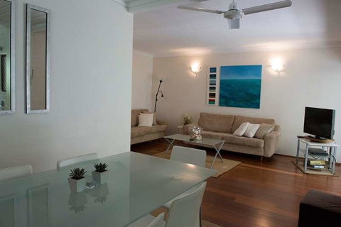 Absolute Beachfront - Mooloolaba - Kawana Tourism 2
