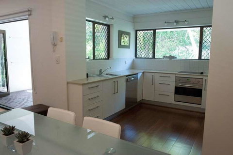 Absolute Beachfront - Mooloolaba - Kawana Tourism 3