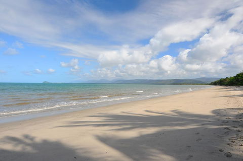 ABSOLUTE BEACHFRONT BLISS @ NEWELL BEACH - Kawana Tourism 1