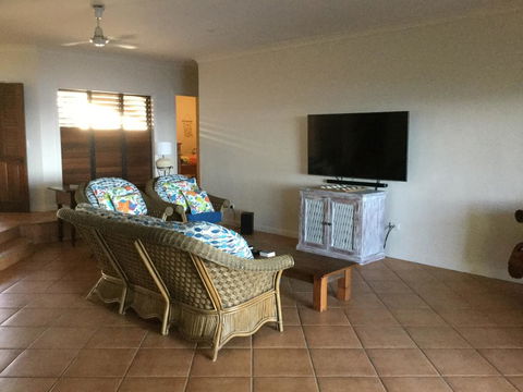 ABSOLUTE BEACHFRONT BLISS @ NEWELL BEACH - Kawana Tourism 2