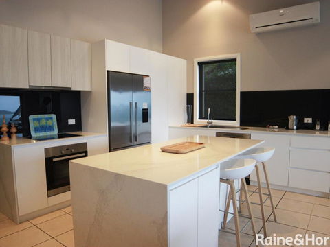 Absolutely Avoca - 114a Avoca Drive, Avoca Beach - Kawana Tourism 1