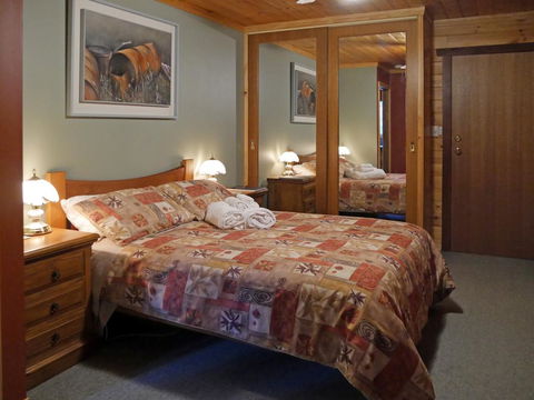 Acacia Hills Retreat - Kawana Tourism 3