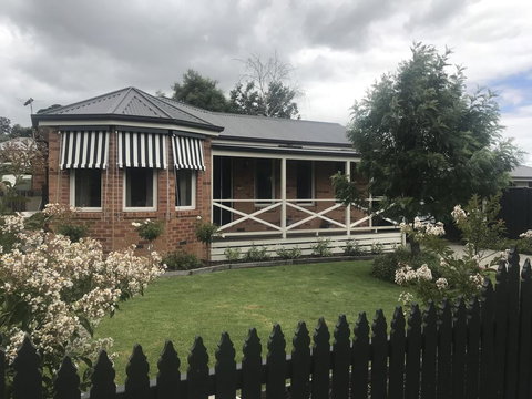 Acacia House - Central Healesville - Yarra Valley - Kawana Tourism 0