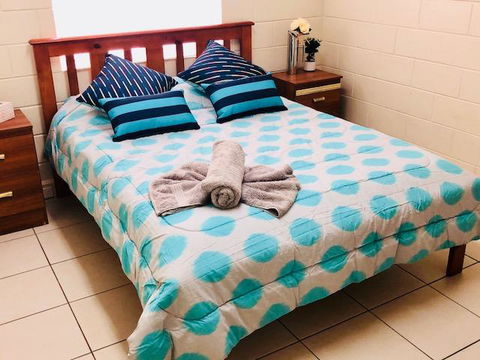 Accommodation @ Isa - Kawana Tourism 0