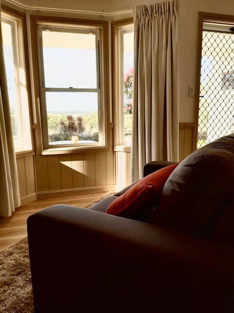 Accommodation Creek Cottages & Sundown View Suites - Kawana Tourism 3