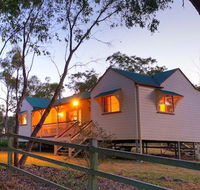 Accommodation Creek Cottages  Sundown View Suites - Kawana Tourism