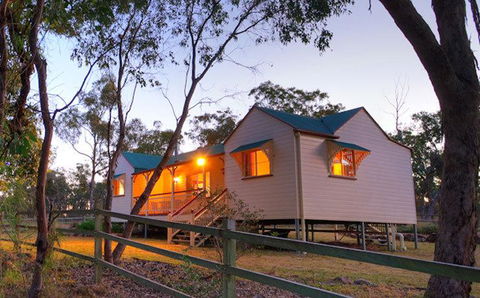 Accommodation Creek Cottages & Sundown View Suites - Kawana Tourism 0