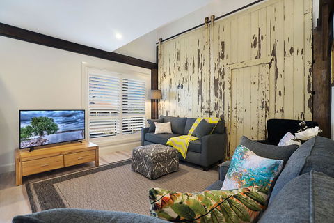Accommodation Hunter - James Street Morpeth - Kawana Tourism 0