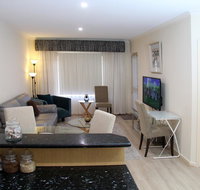 ADELAIDE CBD APARTMENT - 3BR 2BATH  CARPARK - Kawana Tourism