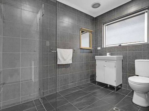 Adelaide Holiday Homes - Kawana Tourism 1