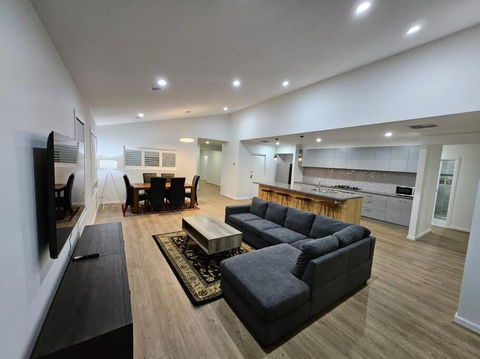 E 4 Room Retreat Family Friendly - Kawana Tourism 0