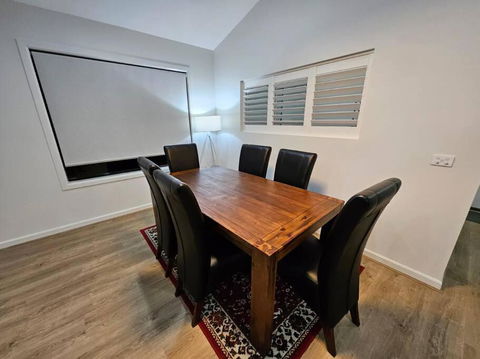 E 4 Room Retreat Family Friendly - Kawana Tourism 4