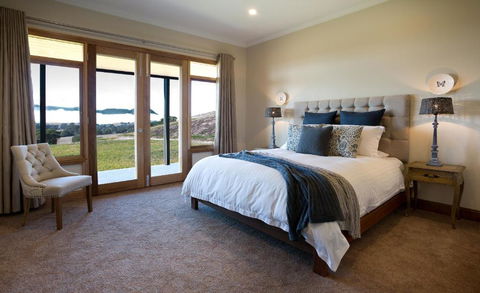 Drom Aluinn B & B - Kawana Tourism 1
