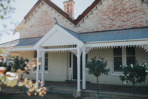 Dubuque Bed And Breakfast - Kawana Tourism 1