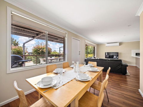 Eagle Bay Beach House - 300m To The Beach! - Kawana Tourism 3
