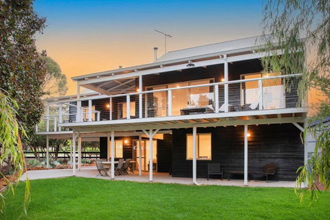Eagle Bay Summerhaus - Kawana Tourism 0