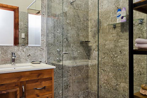 Eagle Foundry Bed & Breakfast - Kawana Tourism 2