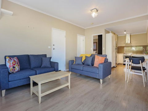 Eagle Heights Holiday Units - Kawana Tourism 1
