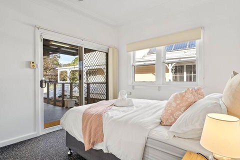 East Hills Waterfront Bliss - Kawana Tourism 4