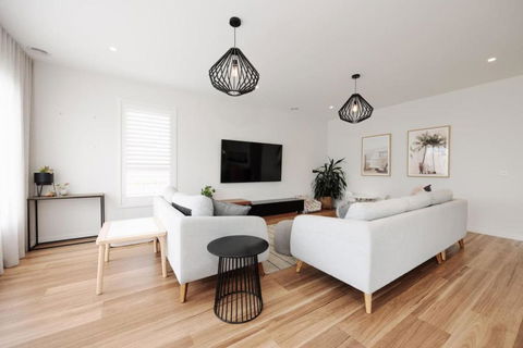 EDEN Spacious Torquay Family Escape - Kawana Tourism 1
