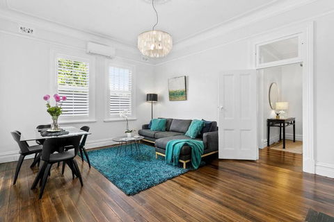 EDW19 - Stylish 2-Bed, 2-Bath Townhose In Drummoyne - Kawana Tourism 3