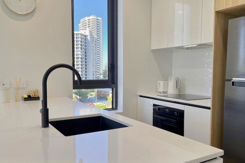 E.S. Surfers Paradise - Kawana Tourism 2
