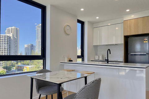 E.S. Surfers Paradise - Kawana Tourism 3