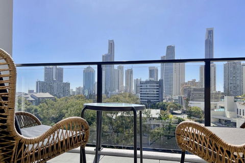 E.S. Surfers Paradise - Kawana Tourism 4