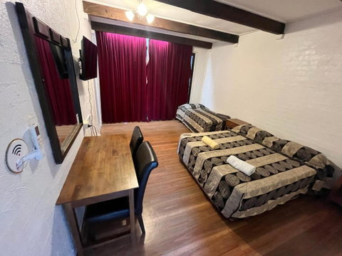 El Toro Motel - Kawana Tourism 2