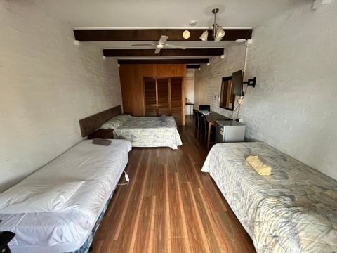 El Toro Motel - Kawana Tourism 1