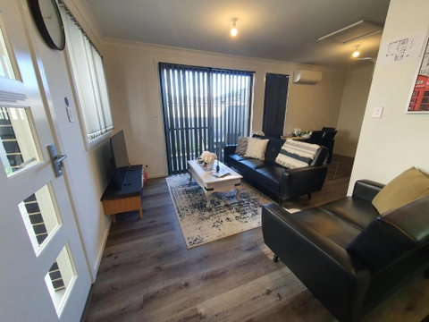 Entire 2br, Hideaway - Kawana Tourism 4