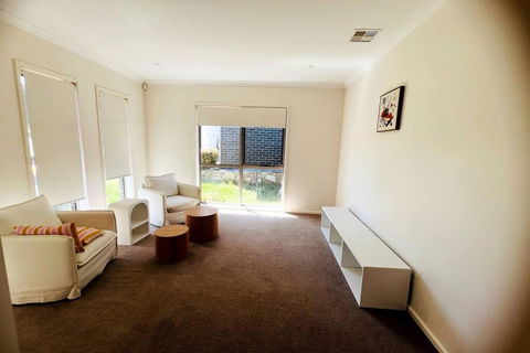 Entire 4 BR House In Moncrieff Close To Playground - Kawana Tourism 2