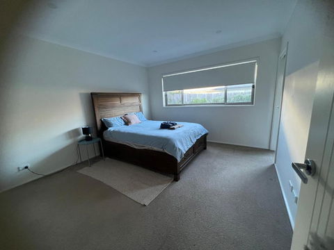 Entire 4 BR House In Moncrieff Close To Playground - Kawana Tourism 3