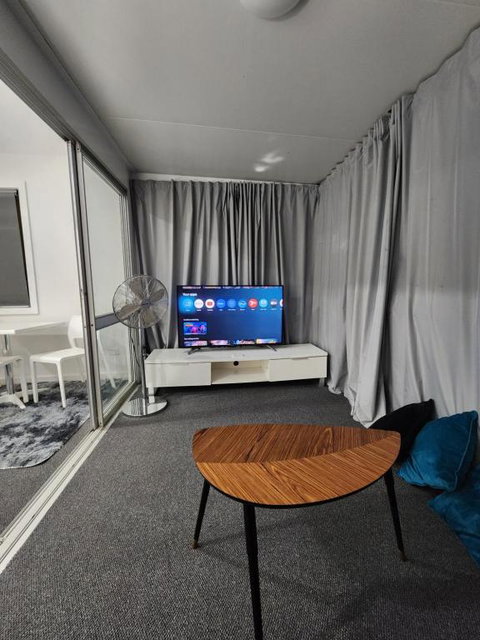 Entire Studio Apartment - Self Check-in - Kawana Tourism 1