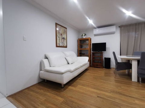 Entire House With 4 Bedrooms Fully Air Conditioned - Kawana Tourism 2