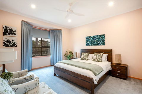 Family Beach House Near Barwon River & Beaches - Kawana Tourism 1