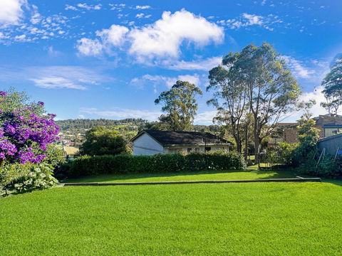 Fab 3-Bed Stay With Great Outdoors & Water Views - Kawana Tourism 0