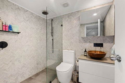 Fab Penthouse Near Bondi / Bronte, Shops & Bars - Kawana Tourism 3