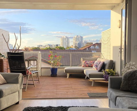 Fab Penthouse Near Bondi / Bronte, Shops & Bars - Kawana Tourism 0